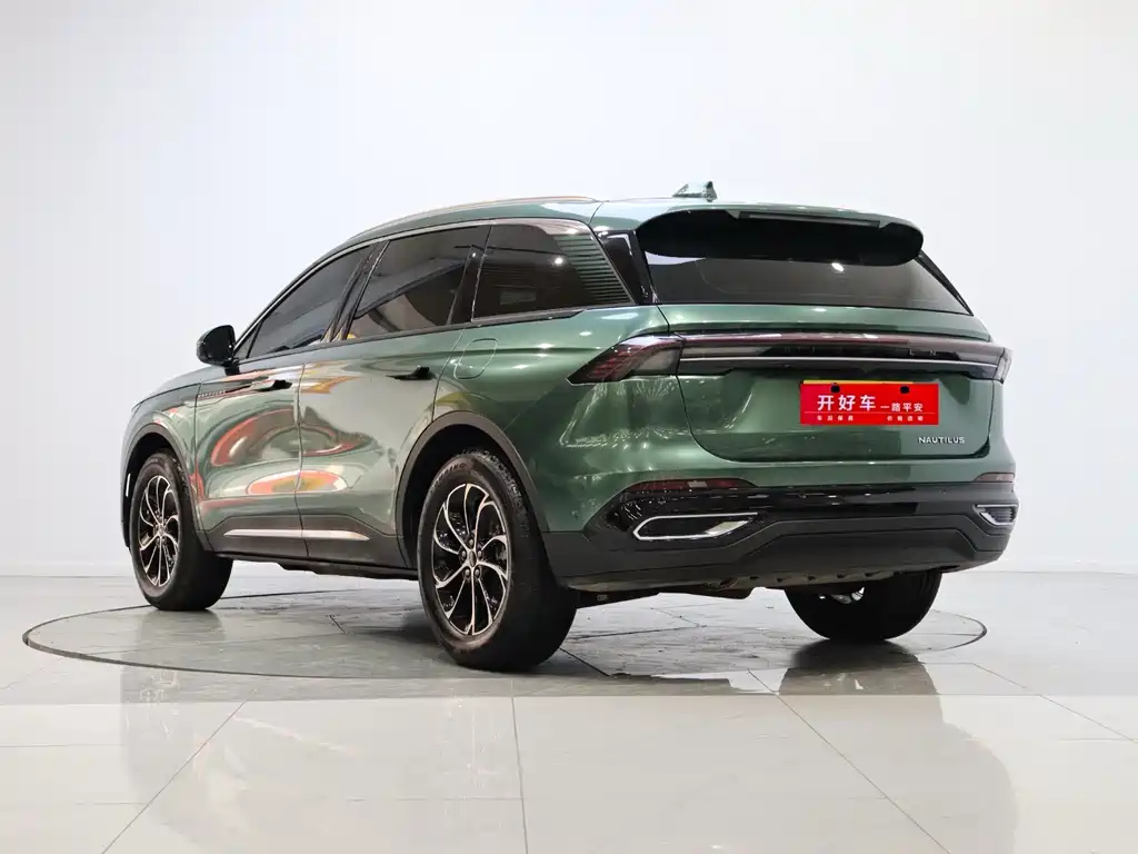 Nautilus 2.0 T 4 WD Premium