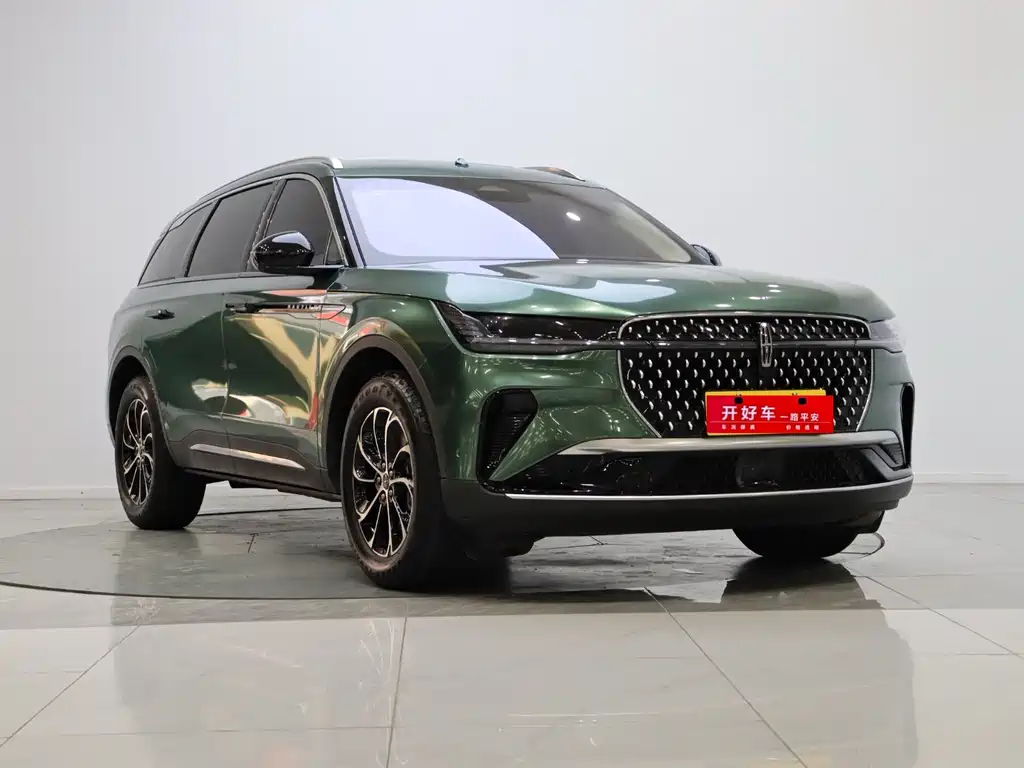 Nautilus 2.0 T 4 WD Premium