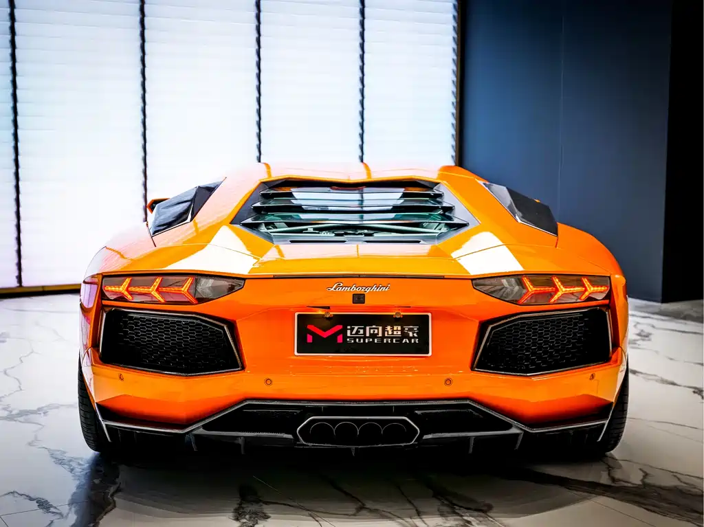 Aventador LP 700-4