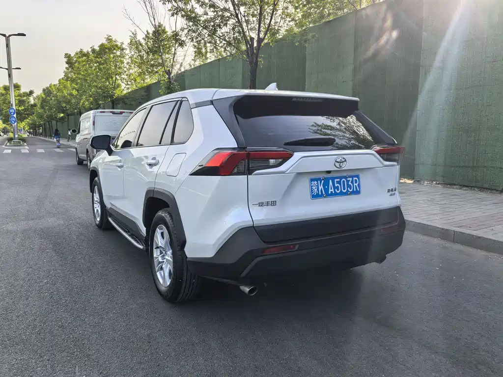 RAV4 2.0 L CVT 2 WD Urban