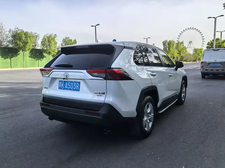 Toyota RAV4 2.0 L CVT 2 WD Urban