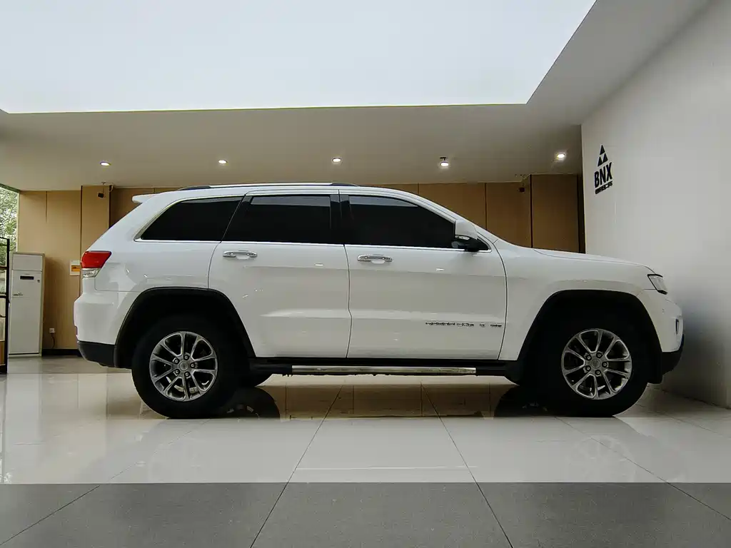 Grand Cherokee (Import) 3.0 L Comfort Enjoyment Navigation