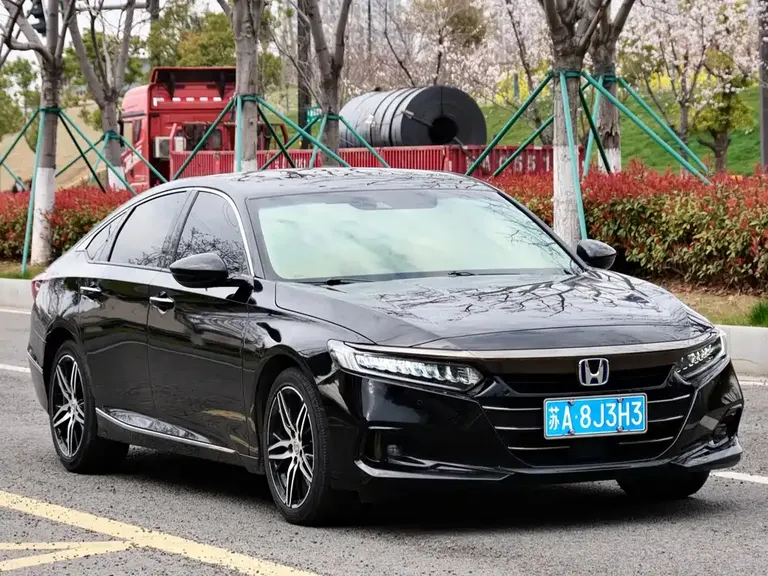 Honda Accord Sharp· Hybrid 2.0 L Phantom Night · Sharp Smart