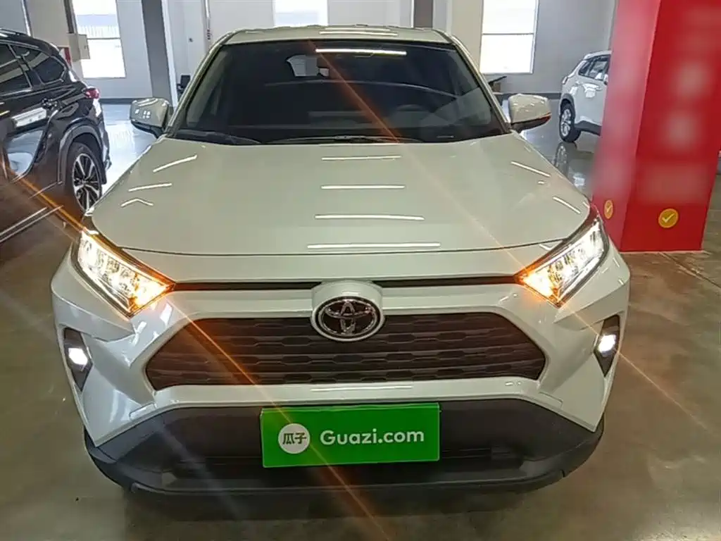 RAV4 2.0 L CVT 2 WD Urban
