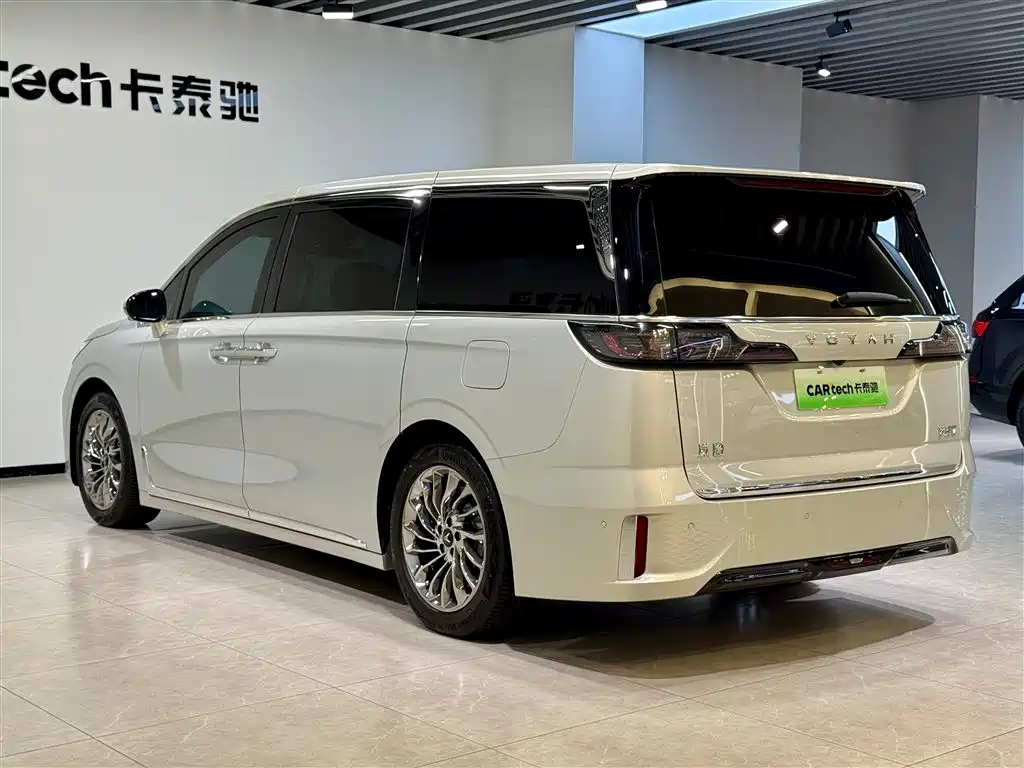 Voyah Dreamer Low Carbon Dream + Smart Enjoyment Package