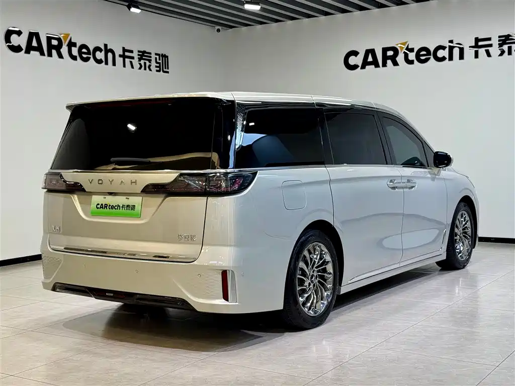 Voyah Dreamer Low Carbon Dream + Smart Enjoyment Package