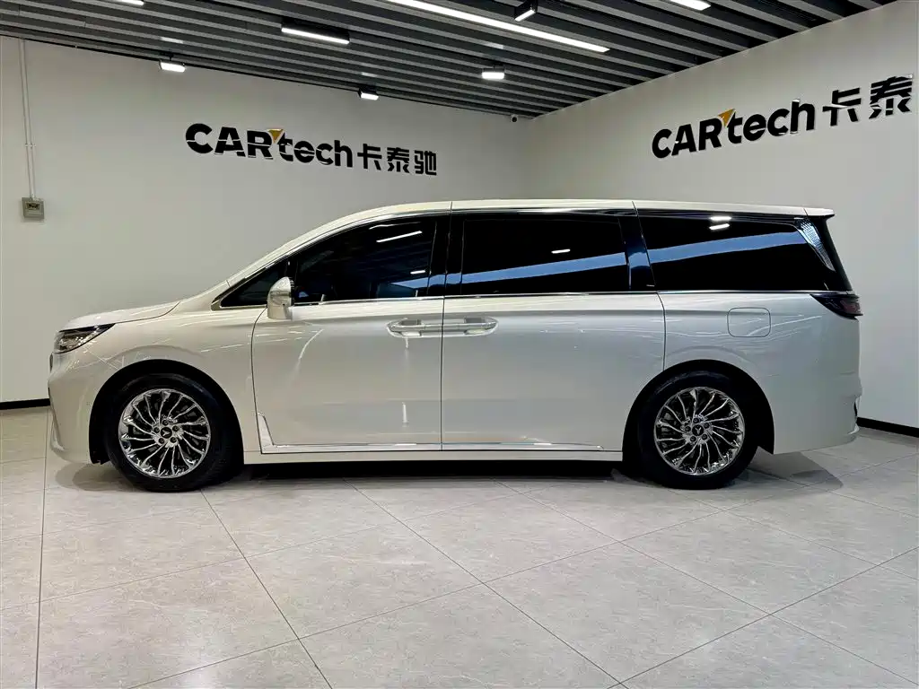 Voyah Dreamer Low Carbon Dream + Smart Enjoyment Package