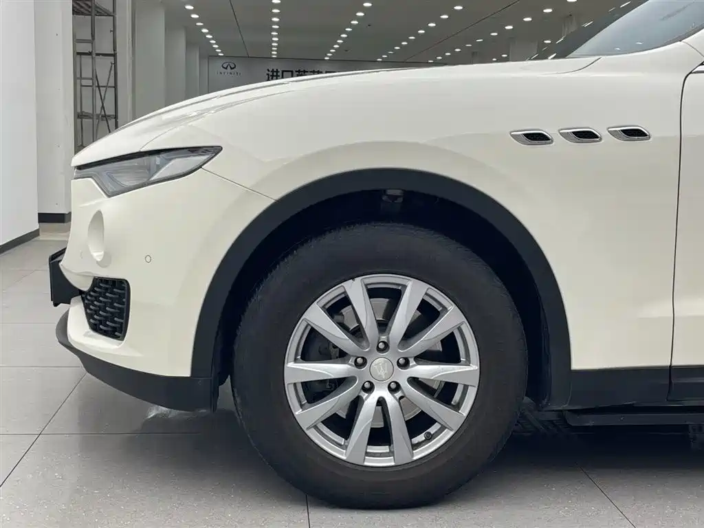 Levante 3.0 T Classic