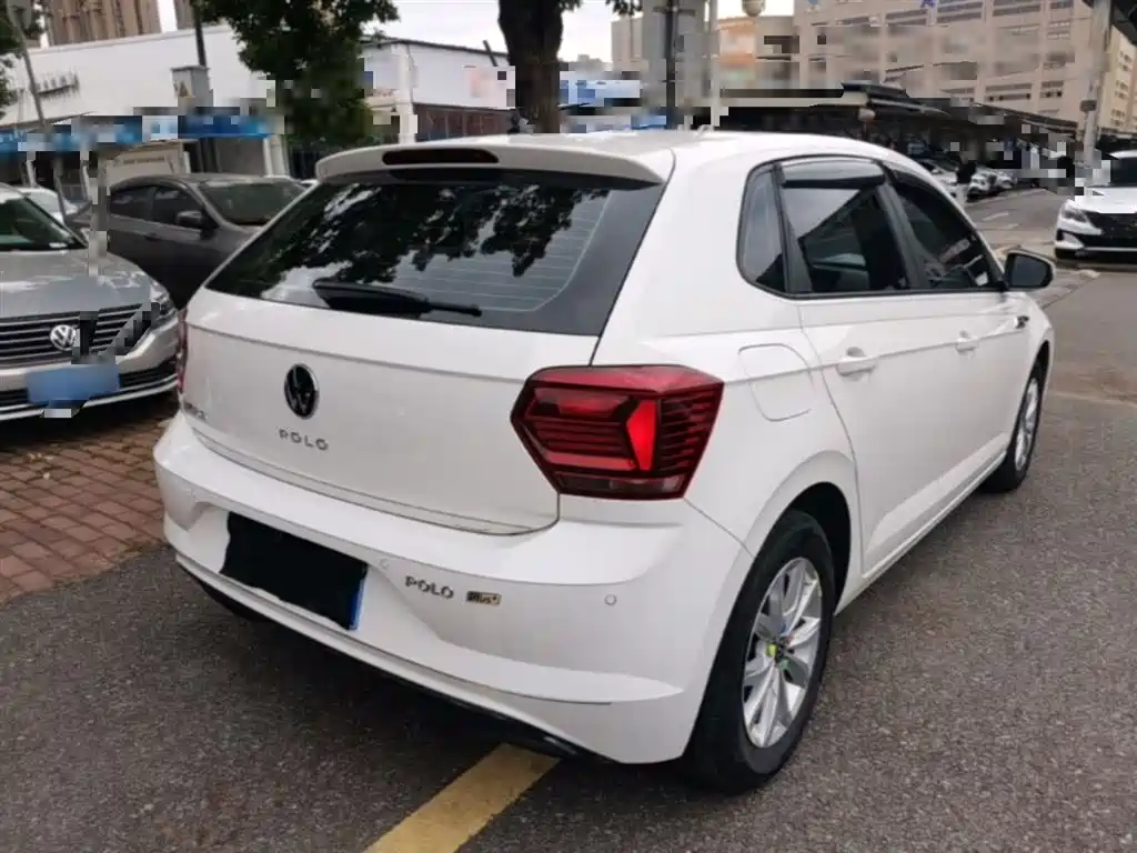 Polo Plus 1.5 L Auto Colorful Tech