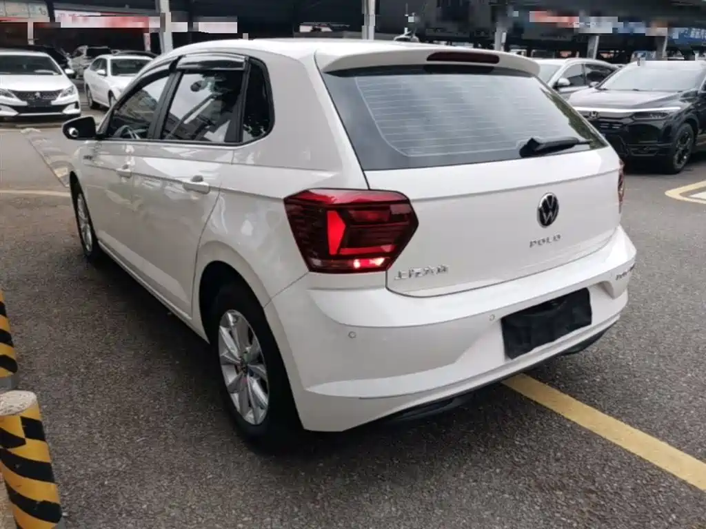 Polo Plus 1.5 L Auto Colorful Tech