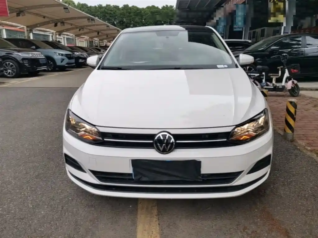 Polo Plus 1.5 L Auto Colorful Tech