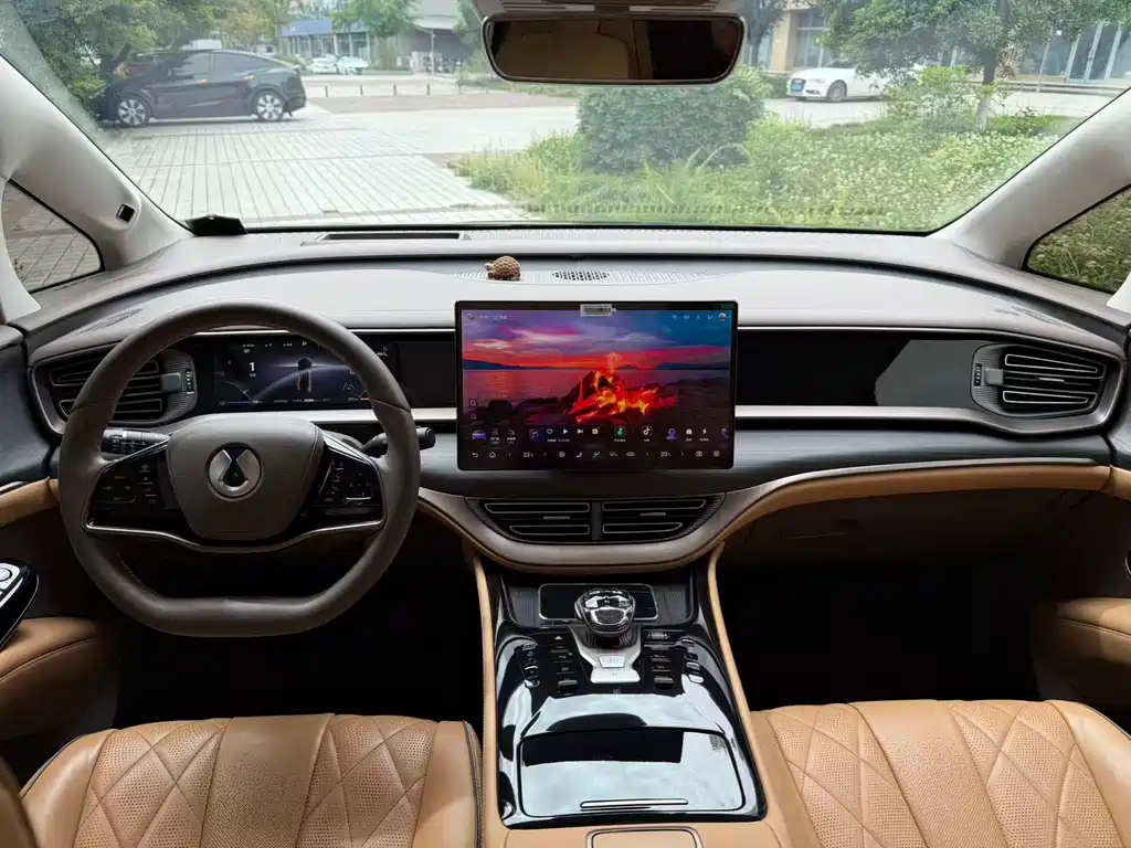 Denza D9 DM-i 970 4 WD Flagship