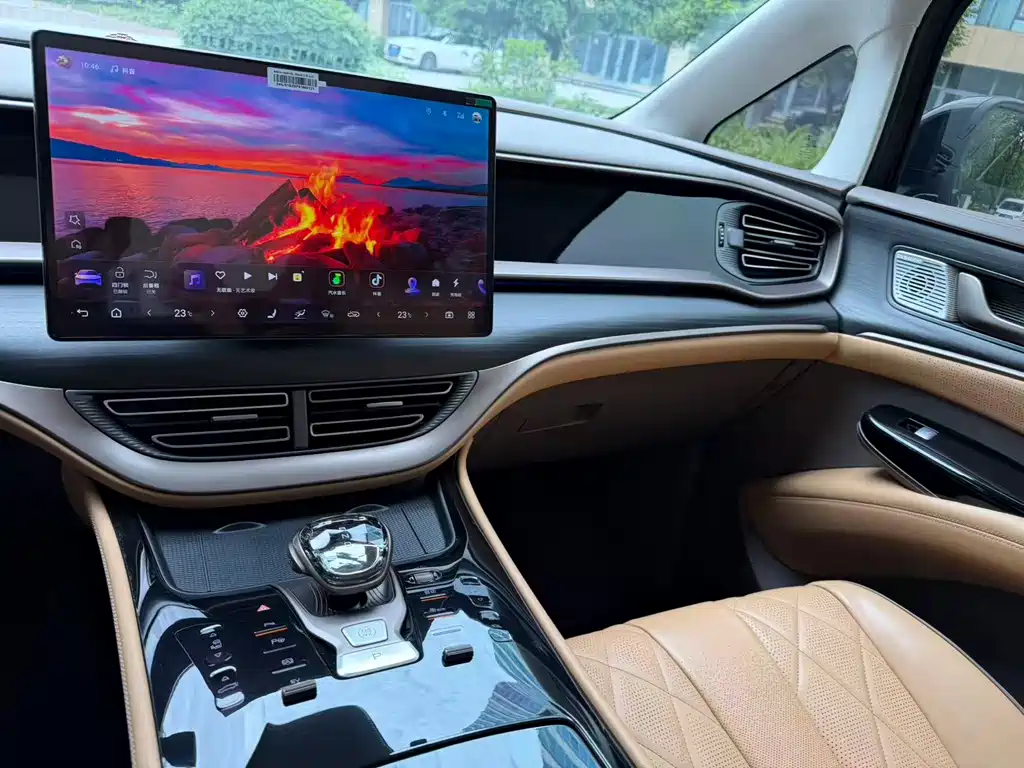 Denza D9 DM-i 970 4 WD Flagship