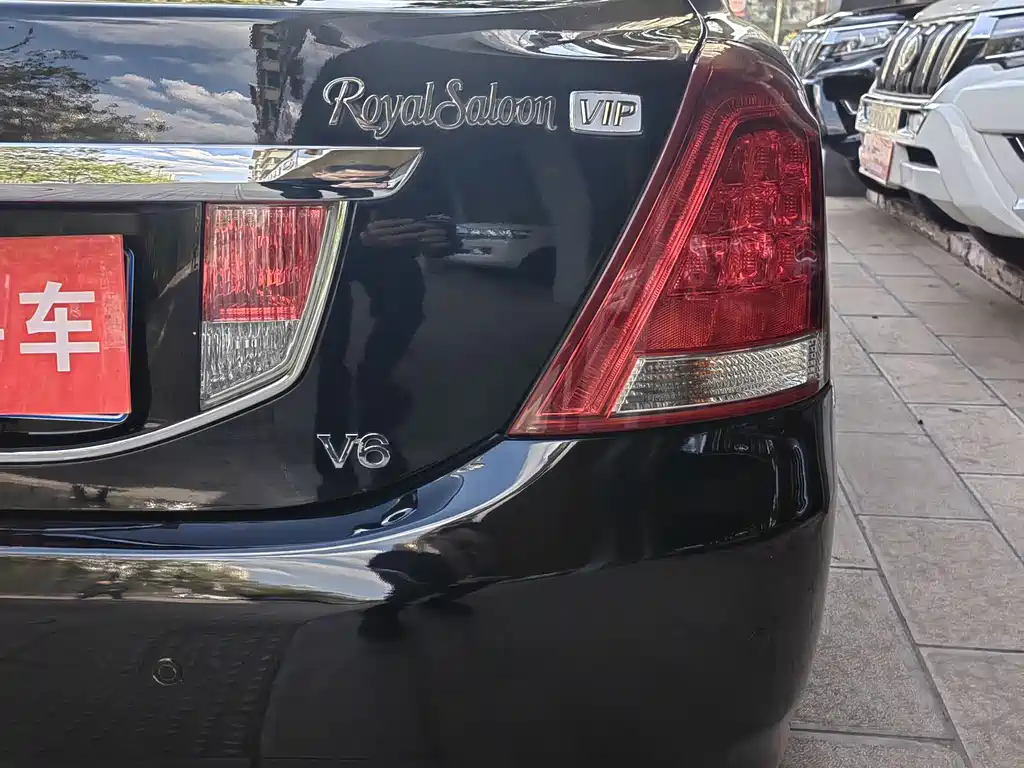 Crown 3.0 L Royal Saloon VIP