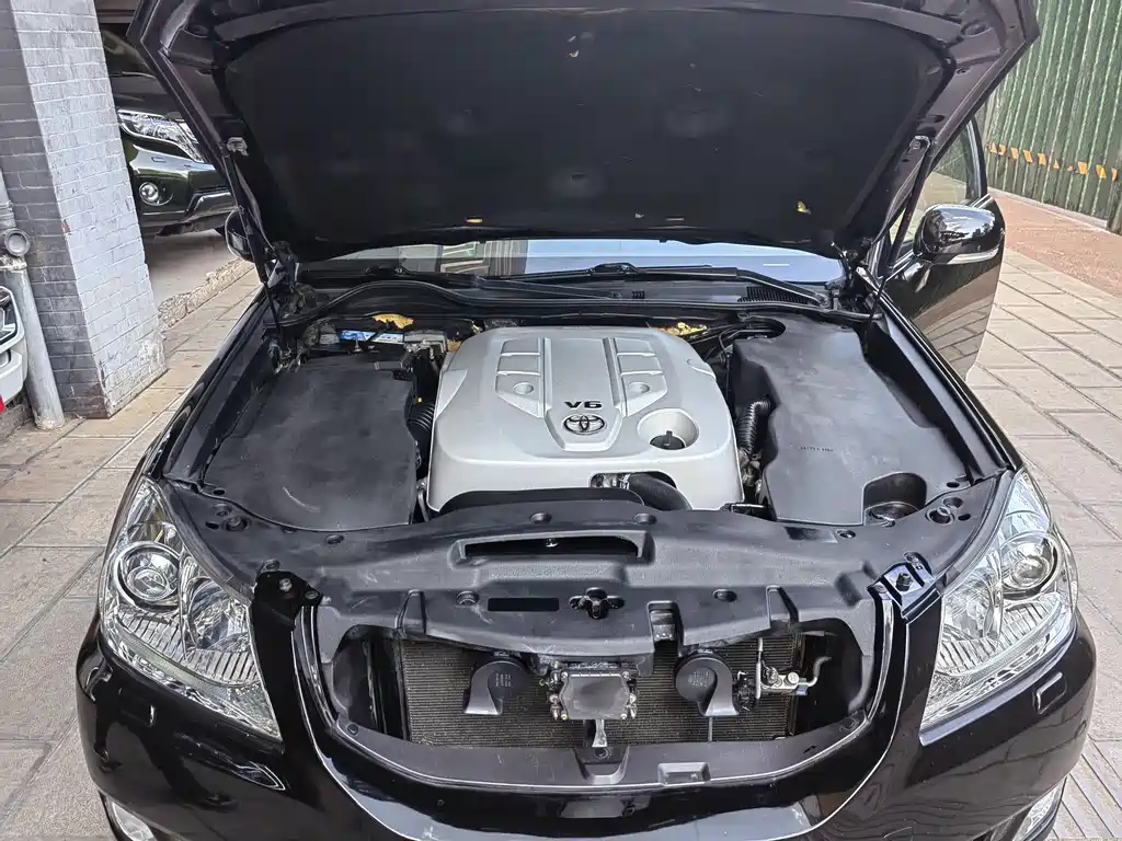 Crown 3.0 L Royal Saloon VIP