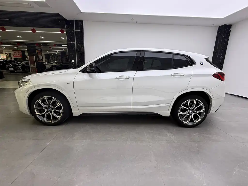 BMW X2 sDrive25 i Leading M Sport Package