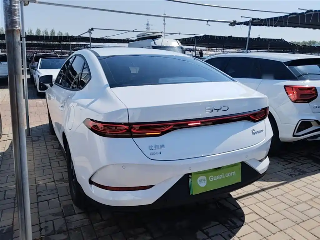 Qin PLUS DM-i Smart Drive 55 KM Leading