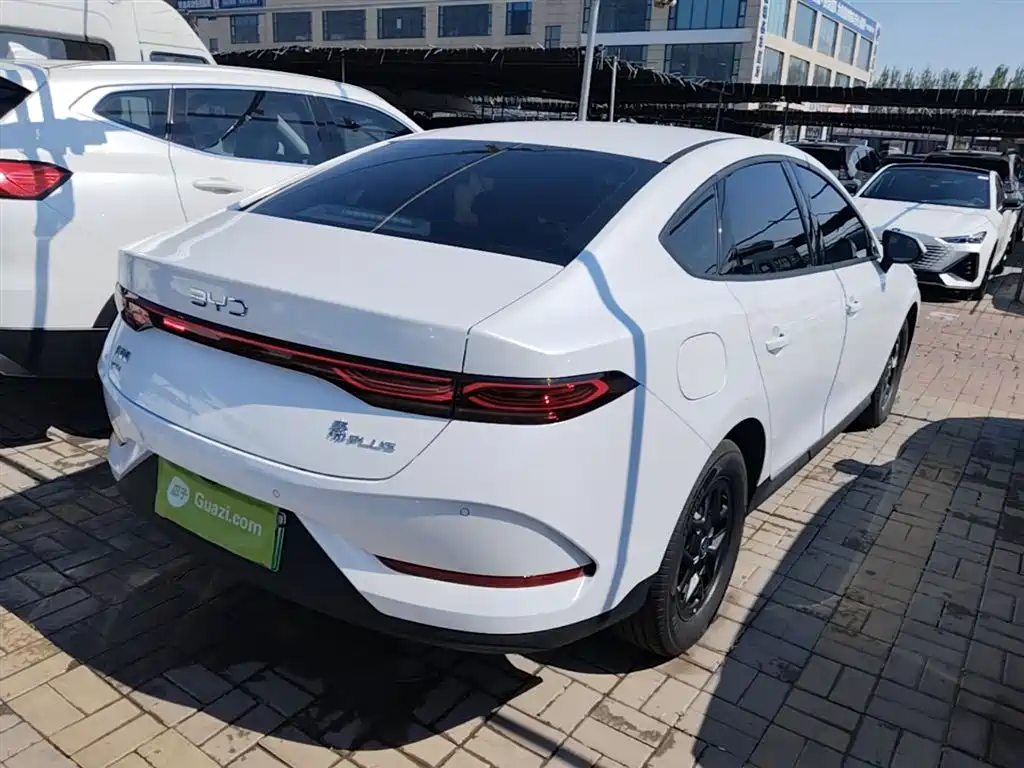 Qin PLUS DM-i Smart Drive 55 KM Leading