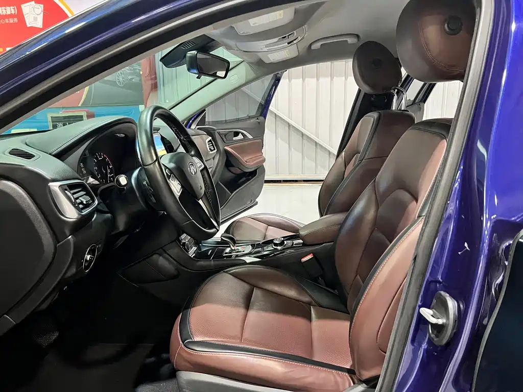 Infiniti QX30 1.6 T 2 WD Fashion
