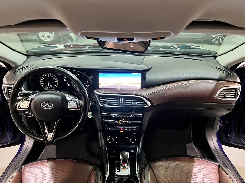 Infiniti QX30 1.6 T 2 WD Fashion