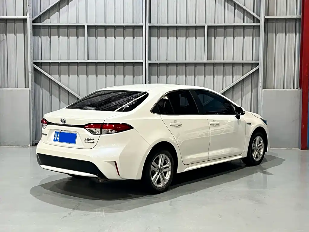 Levin Dual Engine 1.8 H E-CVT Luxury CN-V
