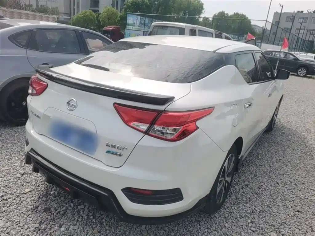 Lannia 1.6 L CVT Cool