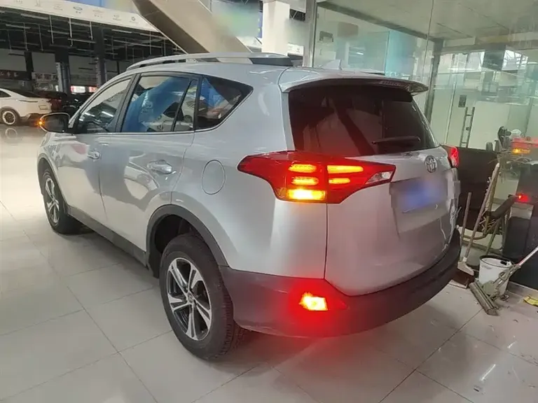 Toyota RAV4 2.0 L CVT 2 WD Style