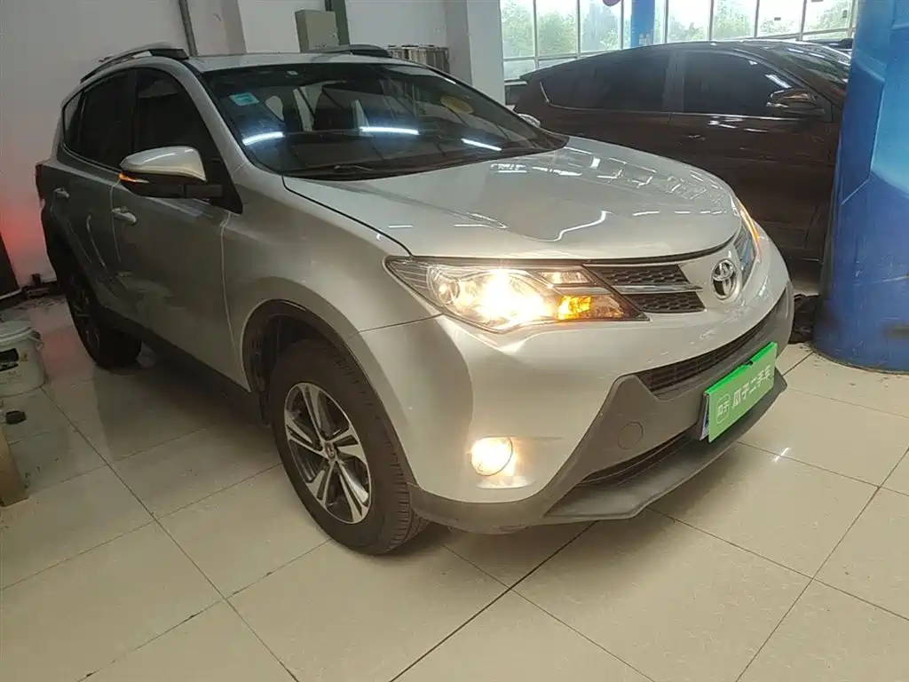 RAV4 2.0 L CVT 2 WD Style