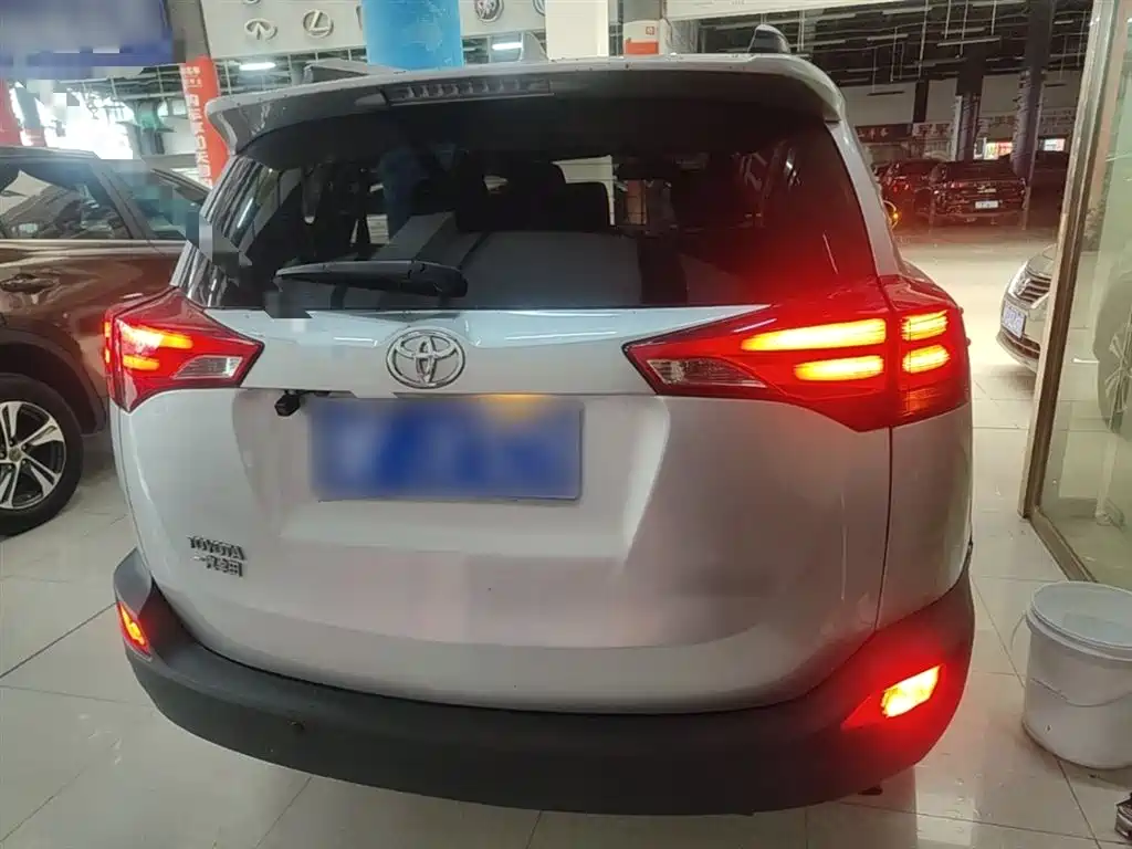 RAV4 2.0 L CVT 2 WD Style