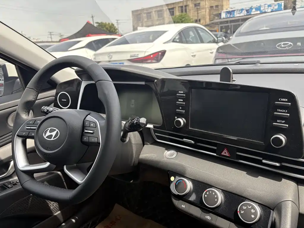 Elantra 1.5 L CVT LUX Distinguished