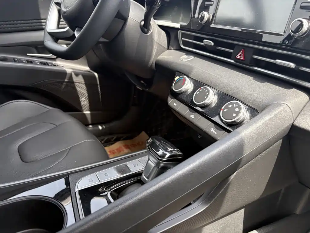 Elantra 1.5 L CVT LUX Distinguished
