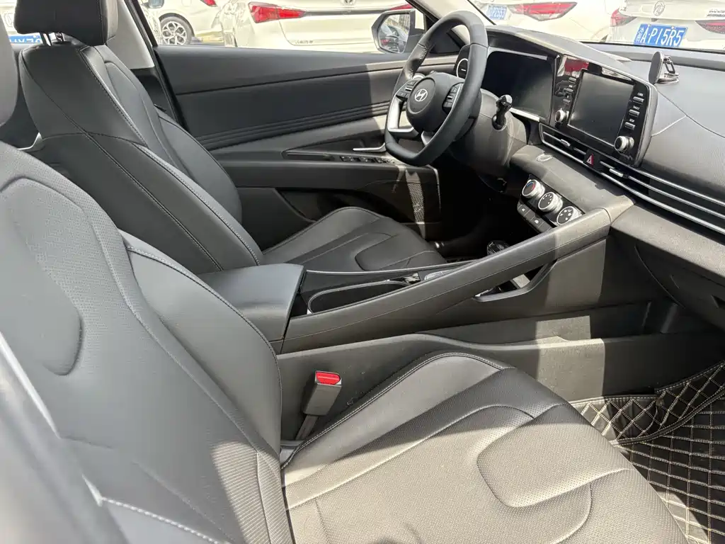 Elantra 1.5 L CVT LUX Distinguished