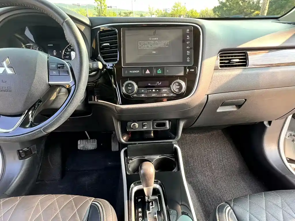 Outlander 2.4 L 4 WD Enjoyment 5-seat