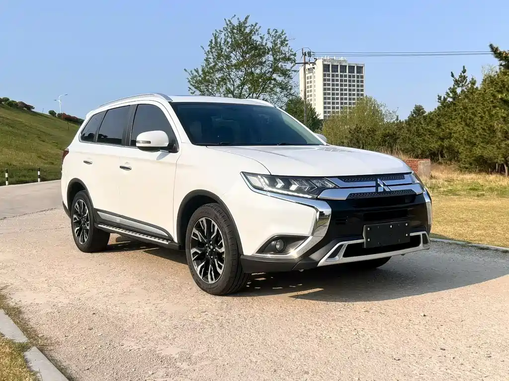 Outlander 2.4 L 4 WD Enjoyment 5-seat
