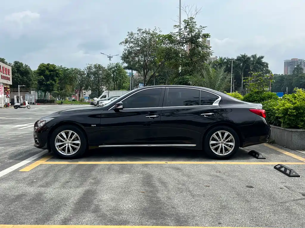 Infiniti Q50 L 2.0 T Joy