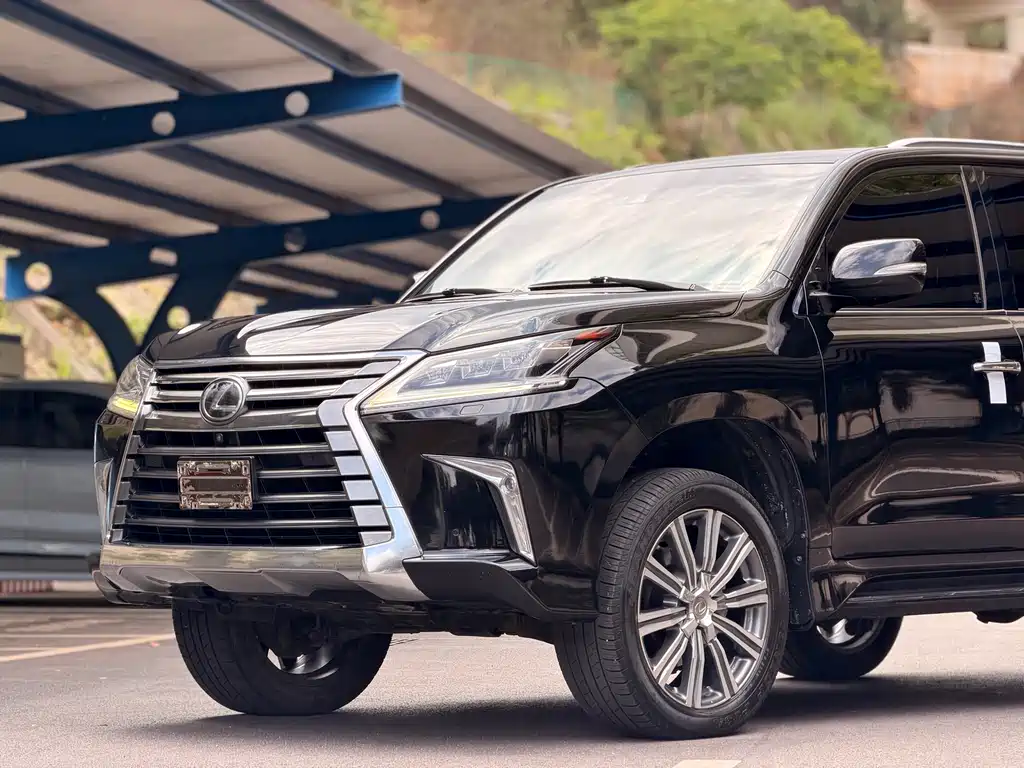 Lexus LX 570 Distinguished Luxury