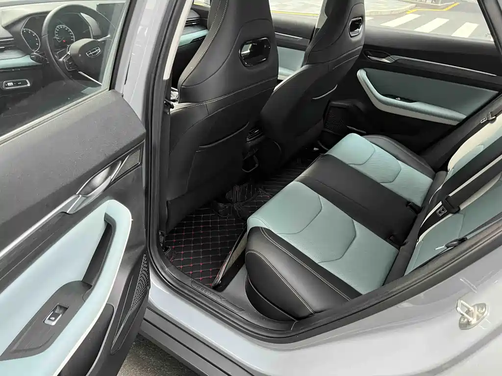 Emgrand S 1.4 T CVT Crossover Player