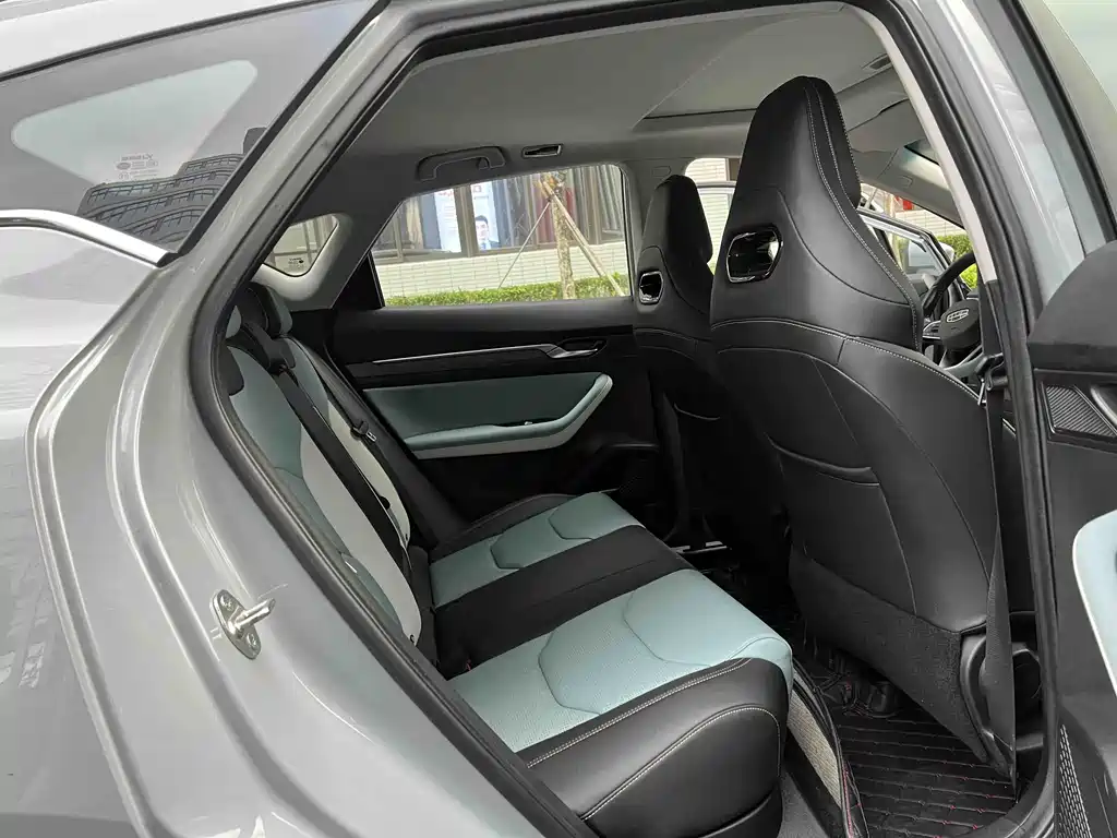 Emgrand S 1.4 T CVT Crossover Player