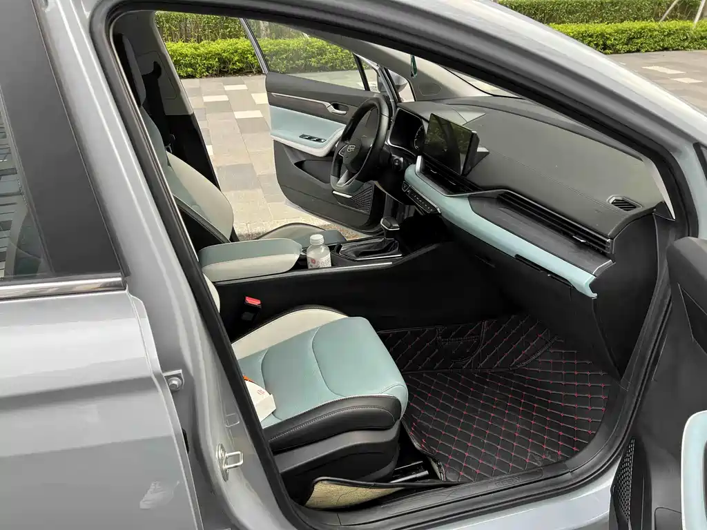 Emgrand S 1.4 T CVT Crossover Player