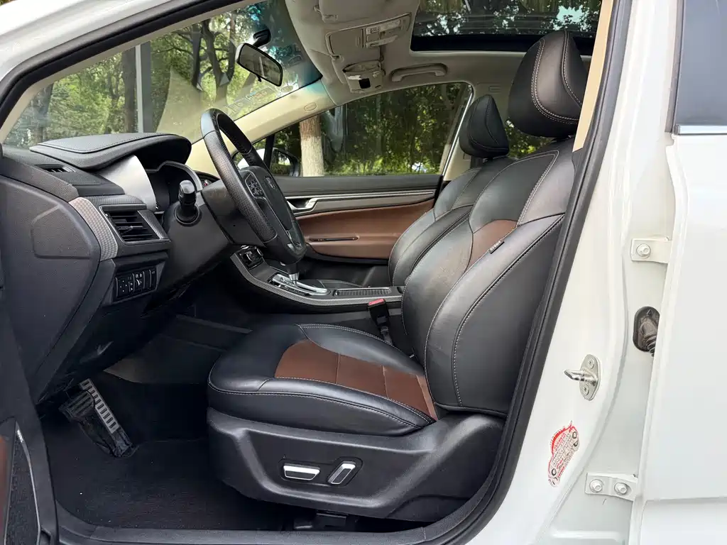 Emgrand GS Sport 1.3 T Auto Connected