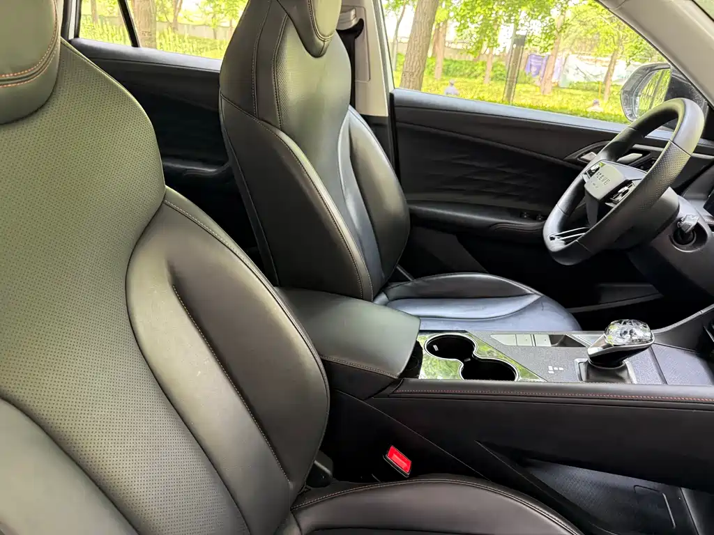 Roewe RX5 1.5 T Super Sense Elite