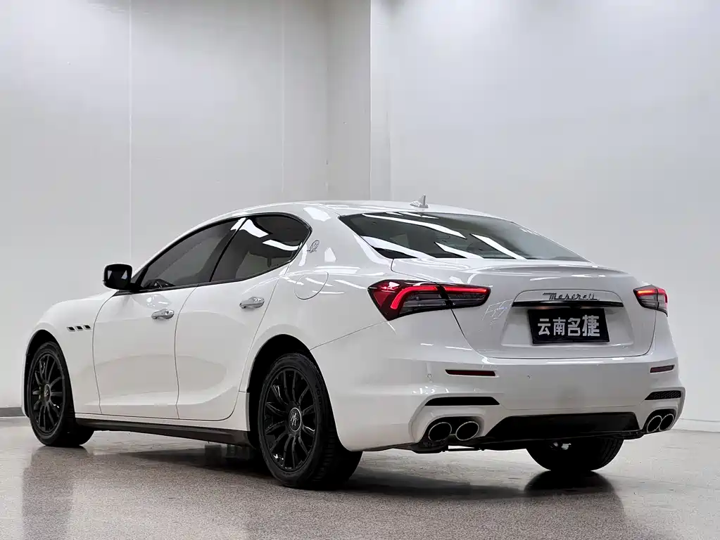 Ghibli 3.0 T Standard