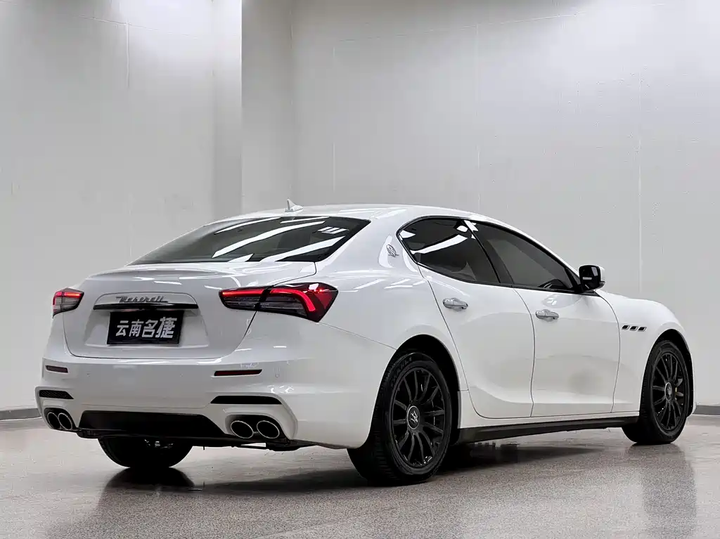 Ghibli 3.0 T Standard