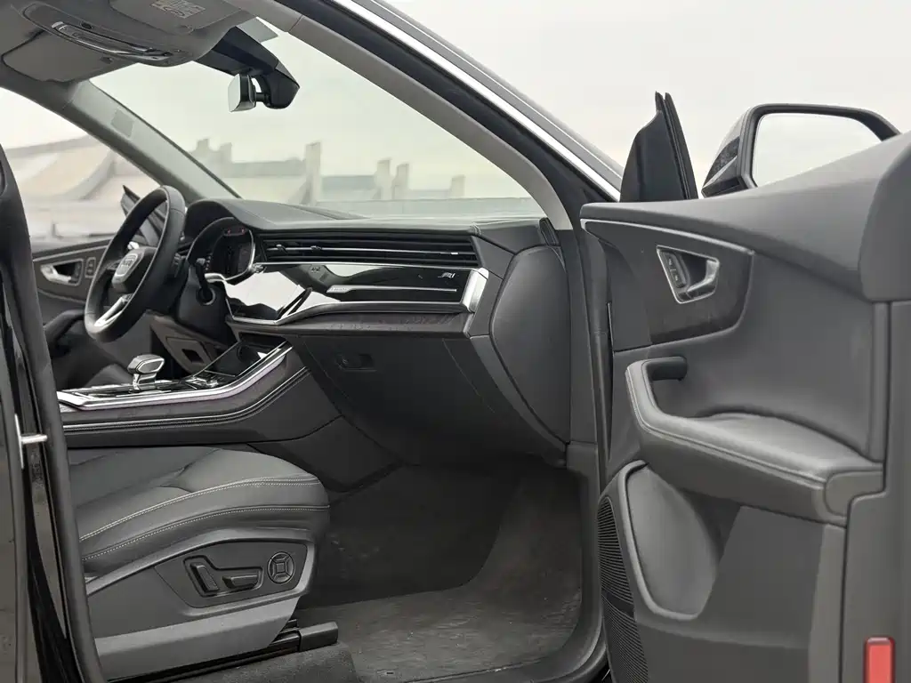 Audi Q8 55 TFSI Luxury Dynamic