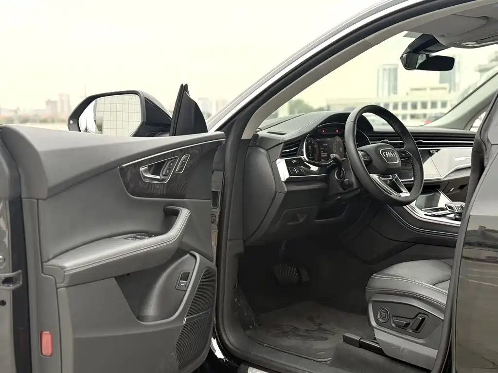 Audi Q8 55 TFSI Luxury Dynamic