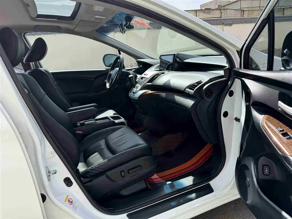 Odyssey 2.4 L Luxury