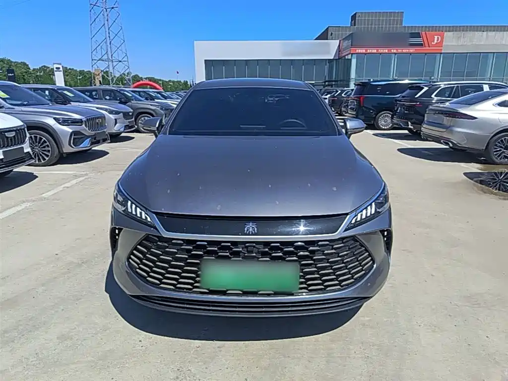 Qin PLUS DM-i Smart Drive 55 KM Leading