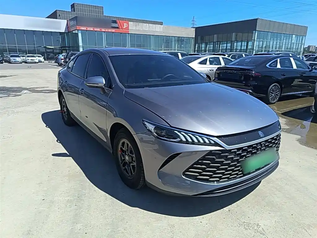 Qin PLUS DM-i Smart Drive 55 KM Leading