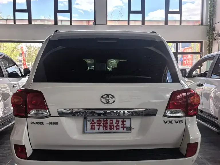 Toyota Land Cruiser 4.6 L Auto VX-R