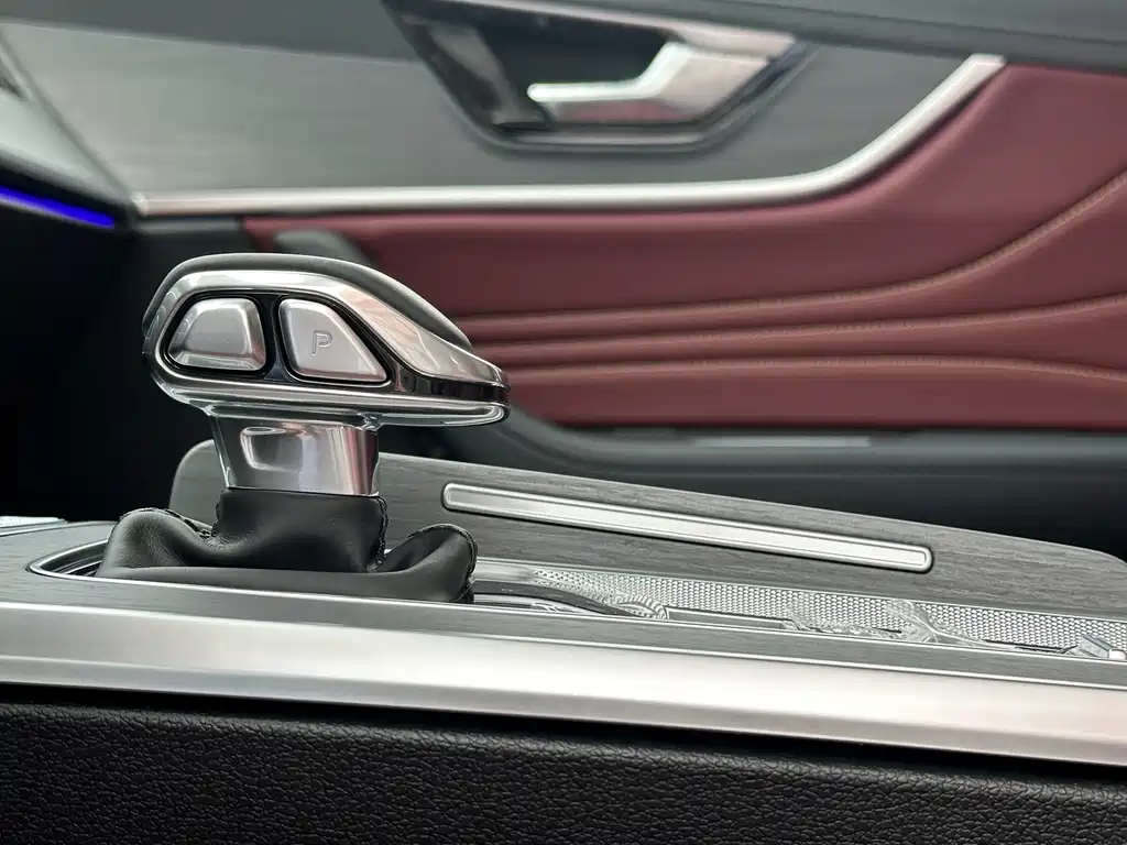 Hongqi HS5 2.0 T 2 WD Flagship Enjoyment Pro